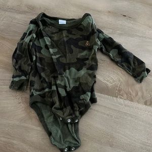 Set of 4 Henley bodysuits